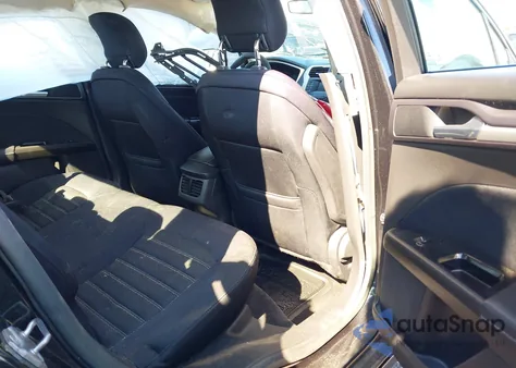 2014 Ford Fusion Se z USA, uszkodzony, nr VIN 1FA6P0H70E5362823